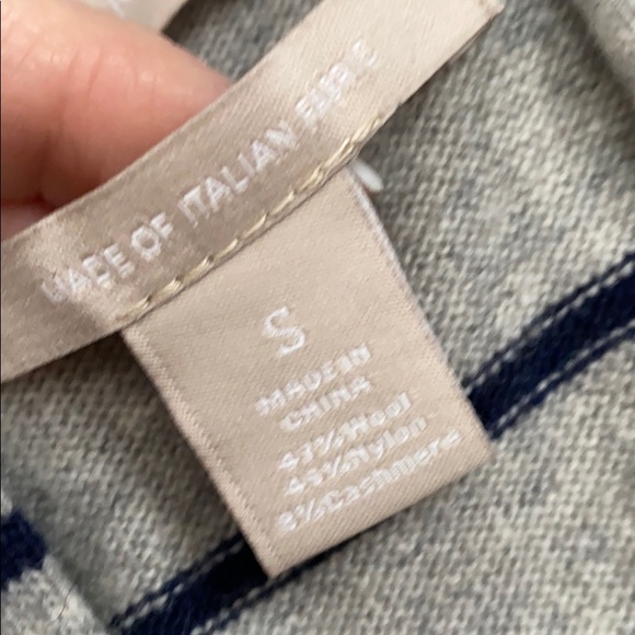 Banana Republic Cardigan - Picture 5 of 8